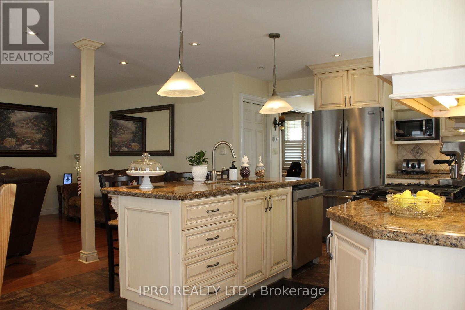 












76 STAVELY CRESCENT

,
Toronto (Rexdale-Kipling),




Ontario
M9W2C8

