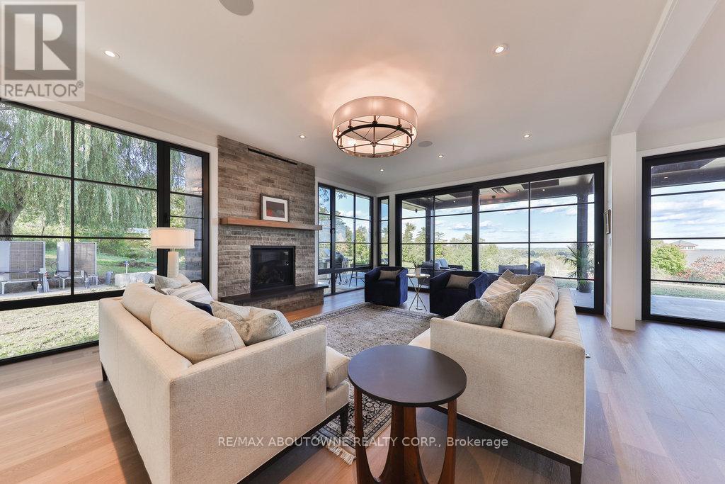












6583 TWISS ROAD

,
Burlington,




Ontario
L7P0B3

