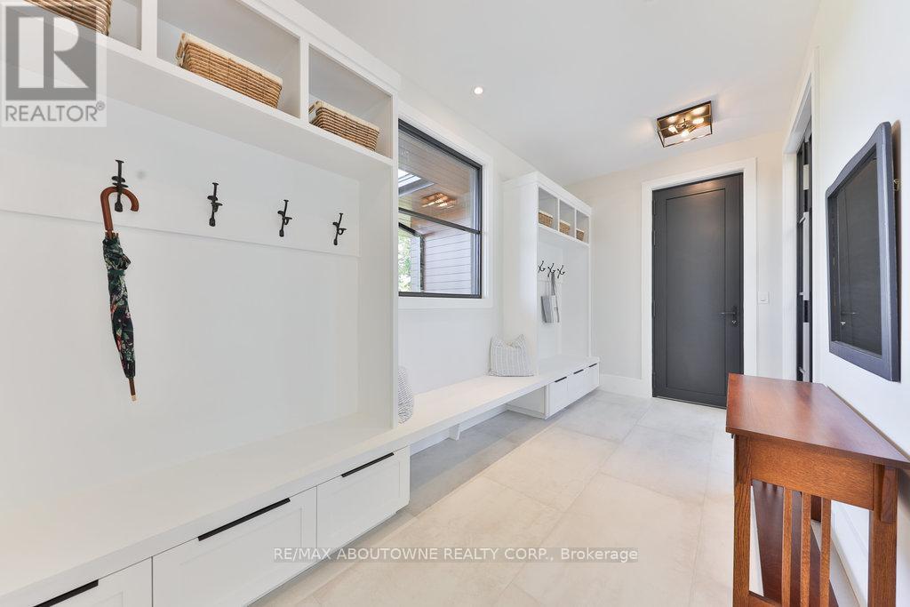 












6583 TWISS ROAD

,
Burlington,




Ontario
L7P0B3

