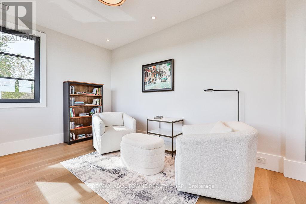 












6583 TWISS ROAD

,
Burlington,




Ontario
L7P0B3


