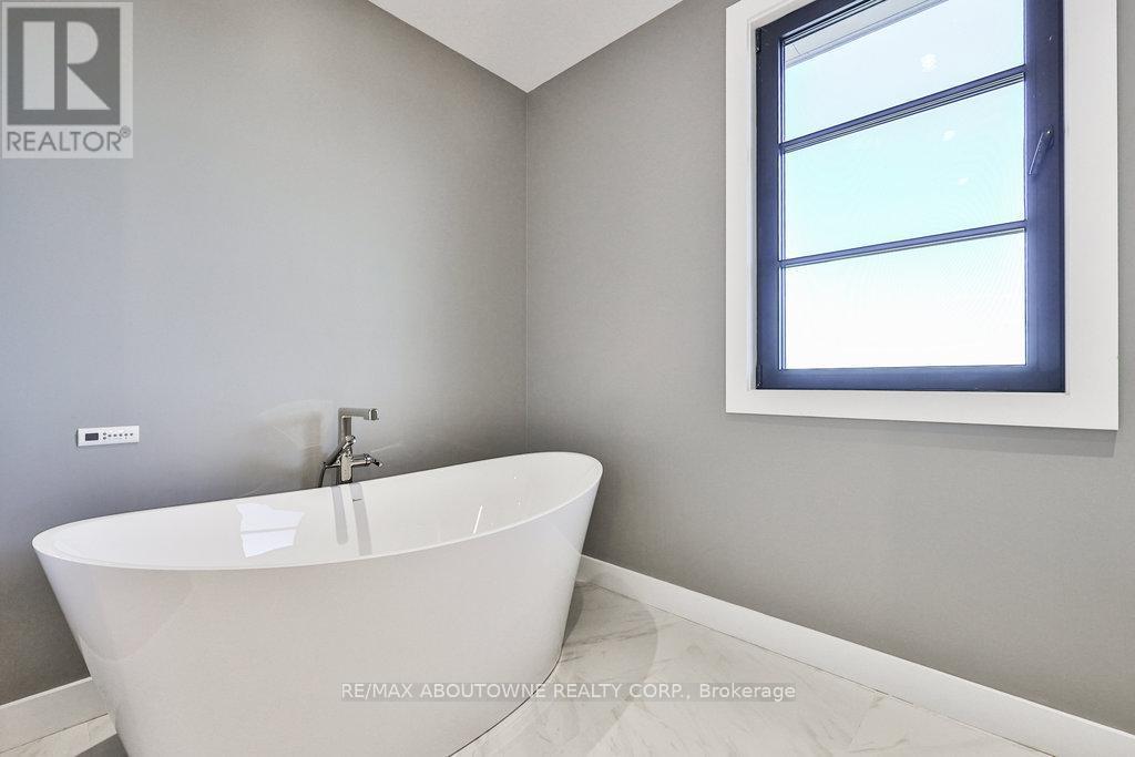 












6583 TWISS ROAD

,
Burlington,




Ontario
L7P0B3


