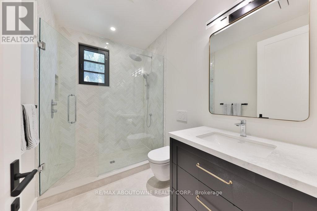 












6583 TWISS ROAD

,
Burlington,




Ontario
L7P0B3

