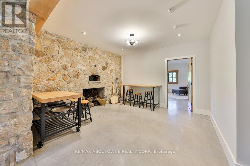 












6583 TWISS ROAD

,
Burlington,




Ontario
L7P0B3

