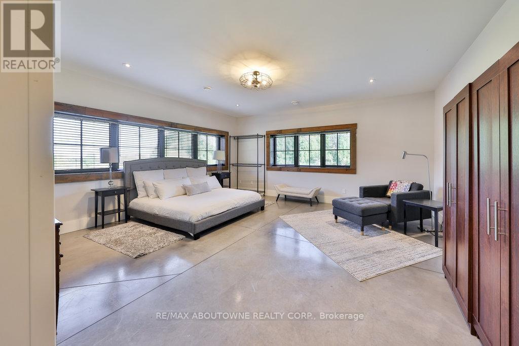 












6583 TWISS ROAD

,
Burlington,




Ontario
L7P0B3

