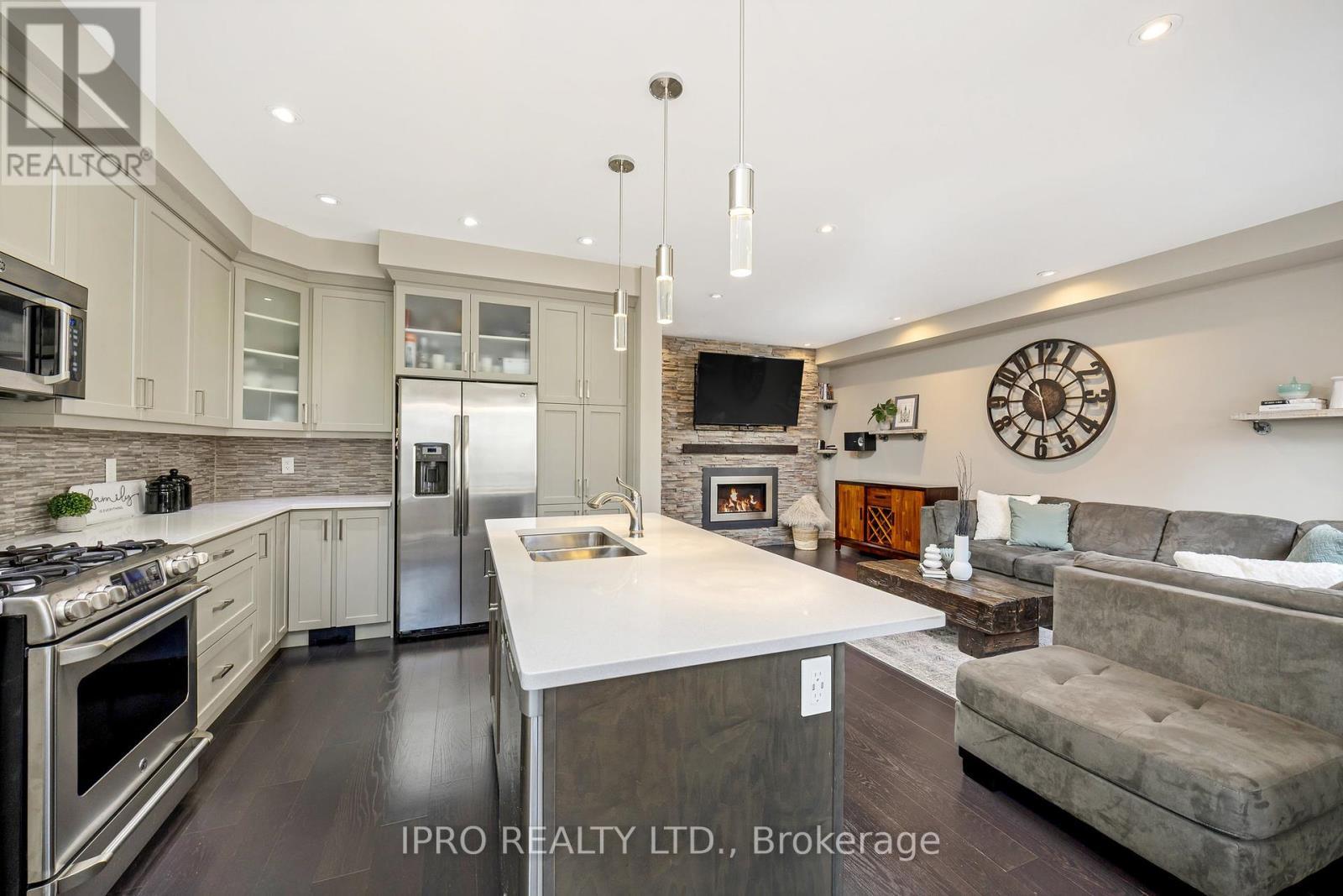 












25 UPPER CANADA COURT

,
Halton Hills (Georgetown),




Ontario
L7G0K9

