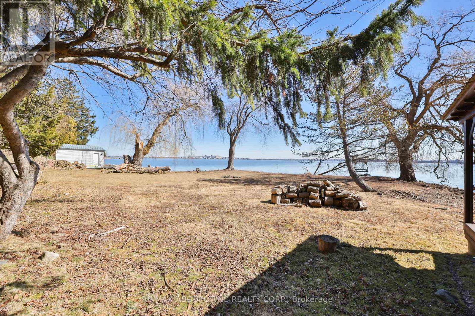 












270 NORTH SHORE BOULEVARD E

,
Burlington (LaSalle),




Ontario
L7T1W9

