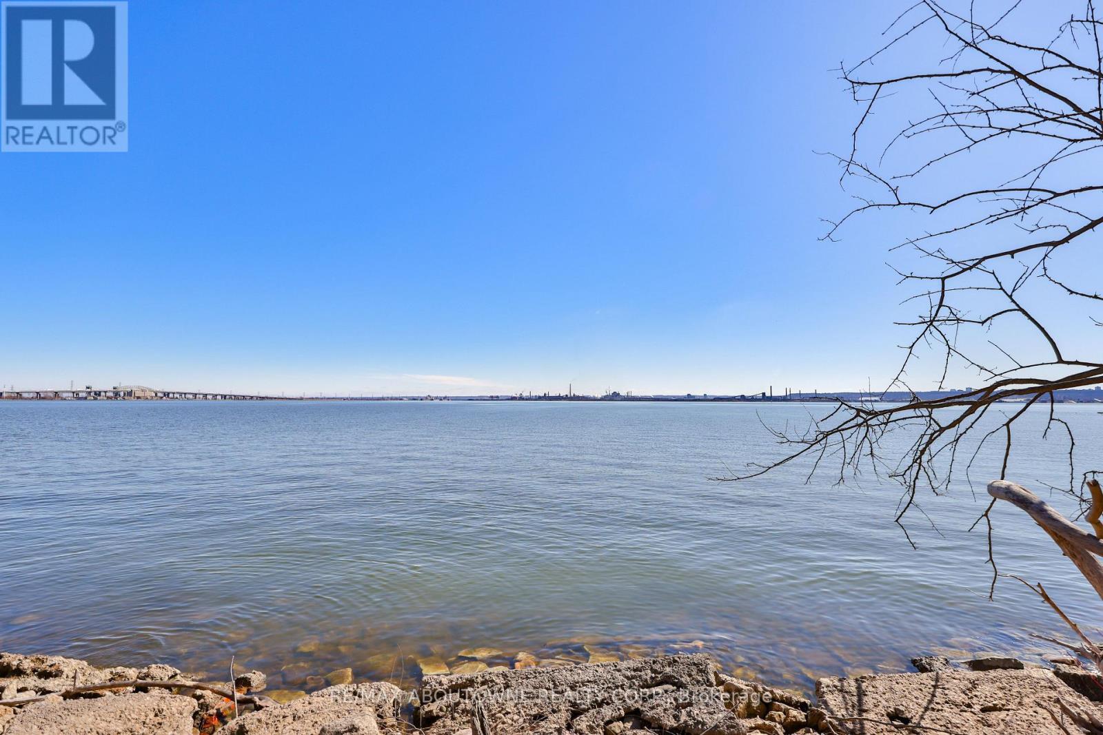 












270 NORTH SHORE BOULEVARD E

,
Burlington (LaSalle),




Ontario
L7T1W9

