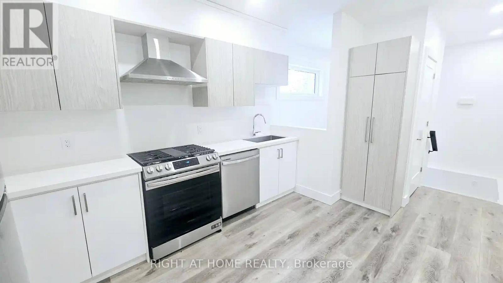 












19 HATFIELD CRESCENT

,
Toronto (Elms-Old Rexdale),




Ontario
M9W3R7

