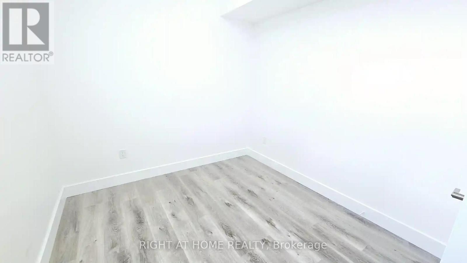 












19 HATFIELD CRESCENT

,
Toronto (Elms-Old Rexdale),




Ontario
M9W3R7

