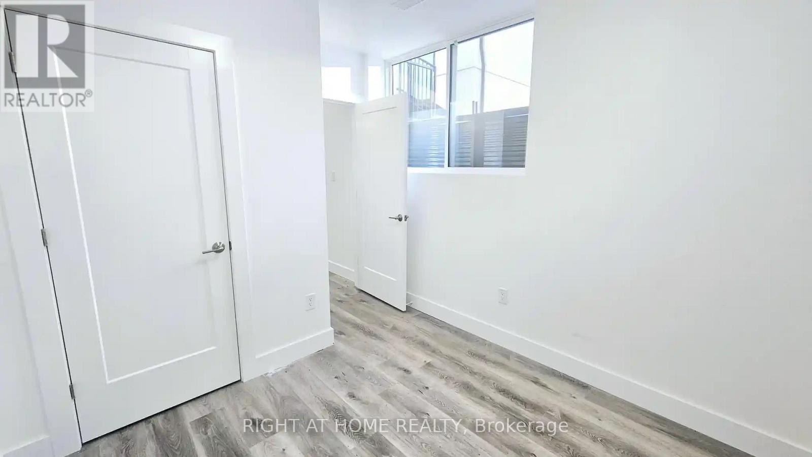 












19 HATFIELD CRESCENT

,
Toronto (Elms-Old Rexdale),




Ontario
M9W3R7

