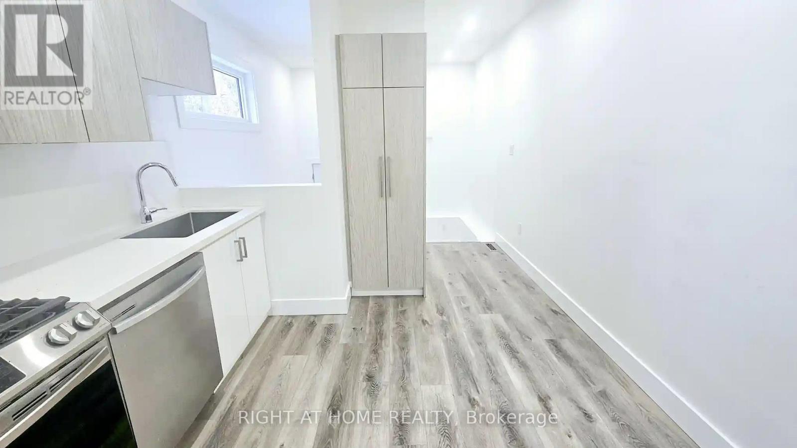 












19 HATFIELD CRESCENT

,
Toronto (Elms-Old Rexdale),




Ontario
M9W3R7

