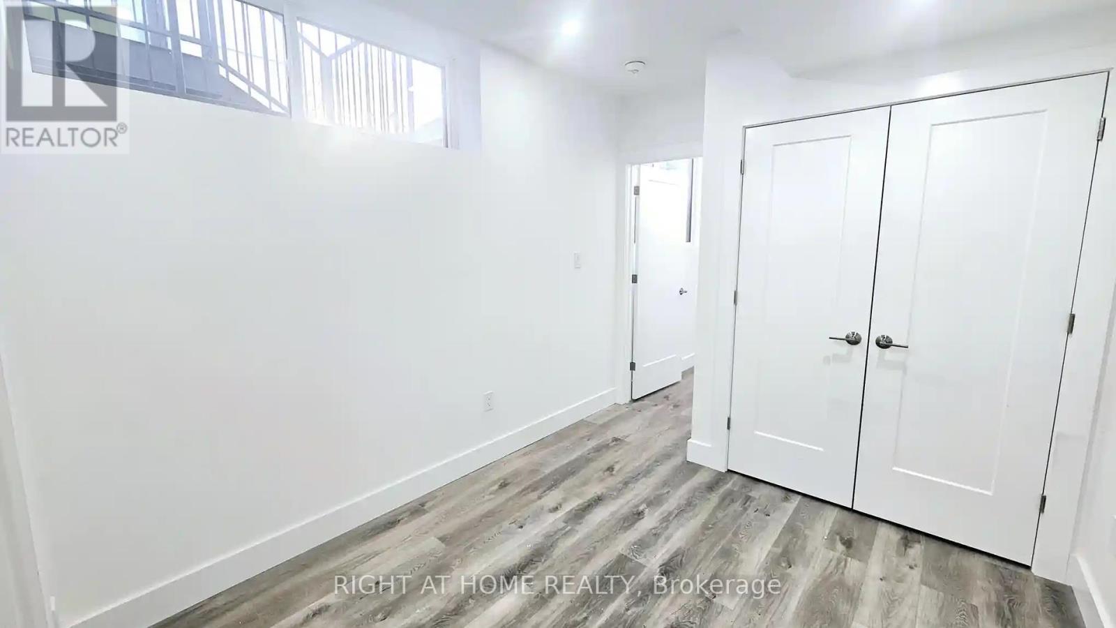 












19 HATFIELD CRESCENT

,
Toronto (Elms-Old Rexdale),




Ontario
M9W3R7

