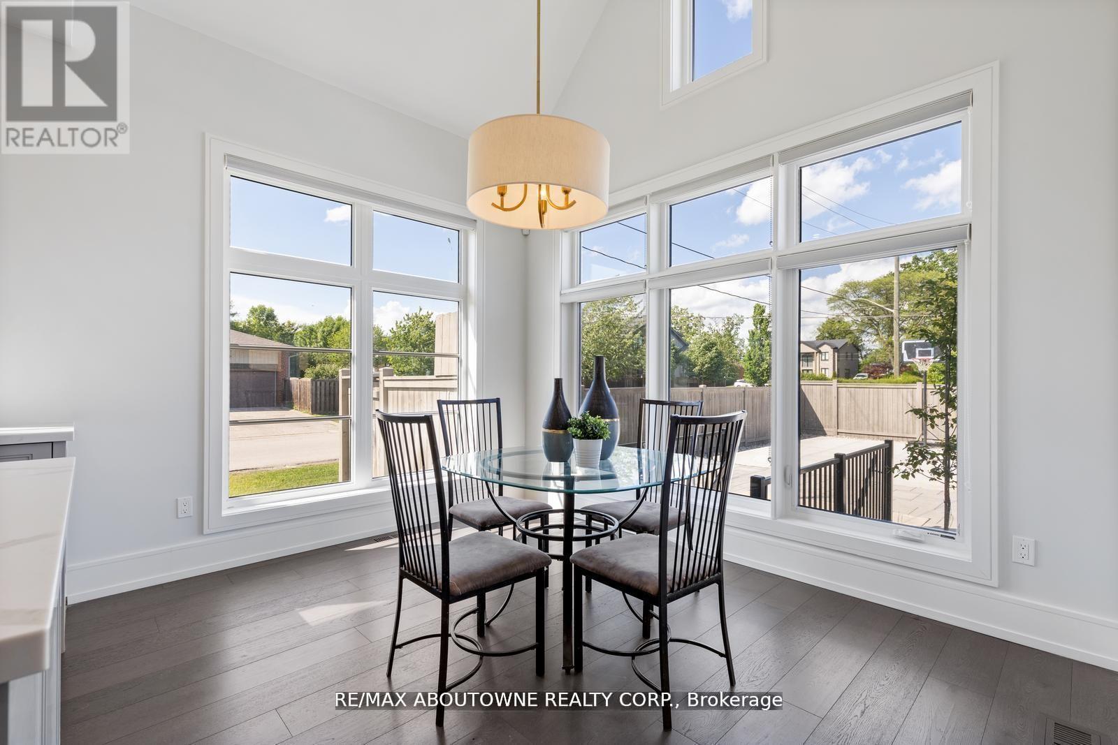 












265 WOODALE AVENUE

,
Oakville (WO West),




Ontario
L6K2N3

