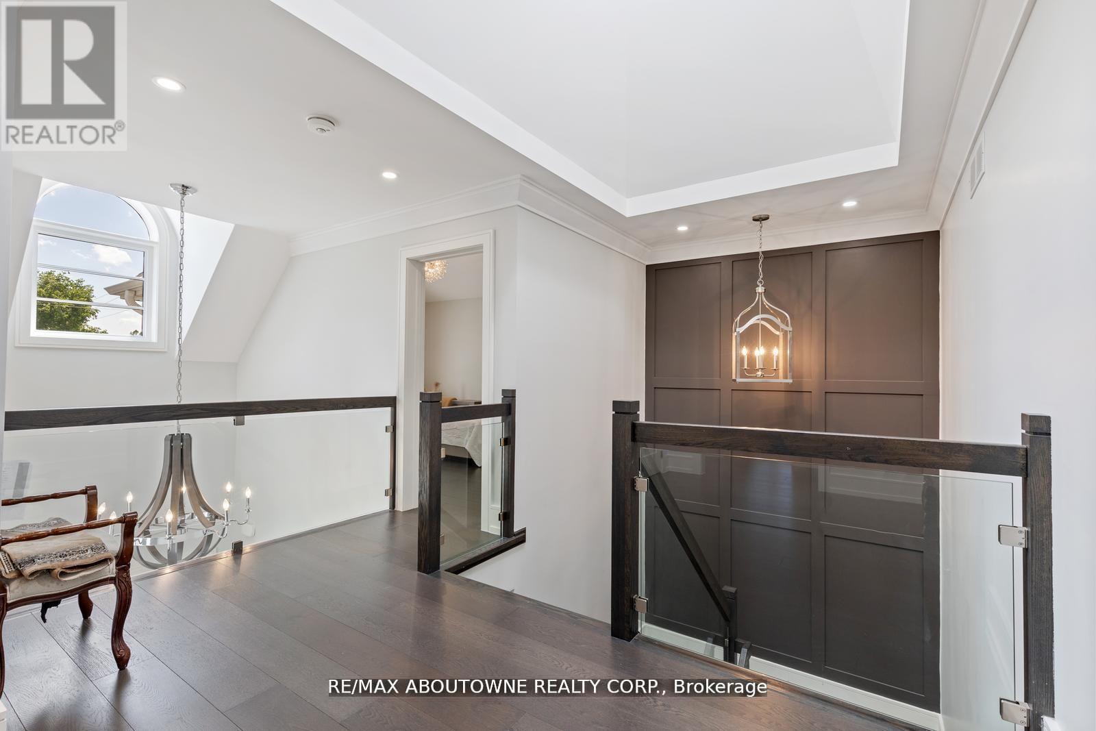 












265 WOODALE AVENUE

,
Oakville (WO West),




Ontario
L6K2N3

