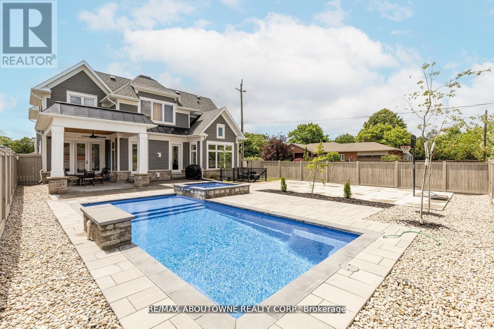 












265 WOODALE AVENUE

,
Oakville (WO West),




Ontario
L6K2N3

