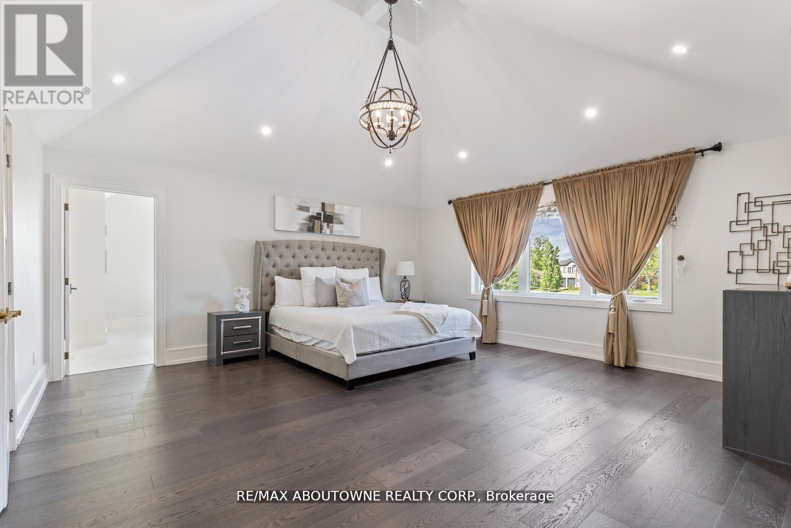 












265 WOODALE AVENUE

,
Oakville (WO West),




Ontario
L6K2N3

