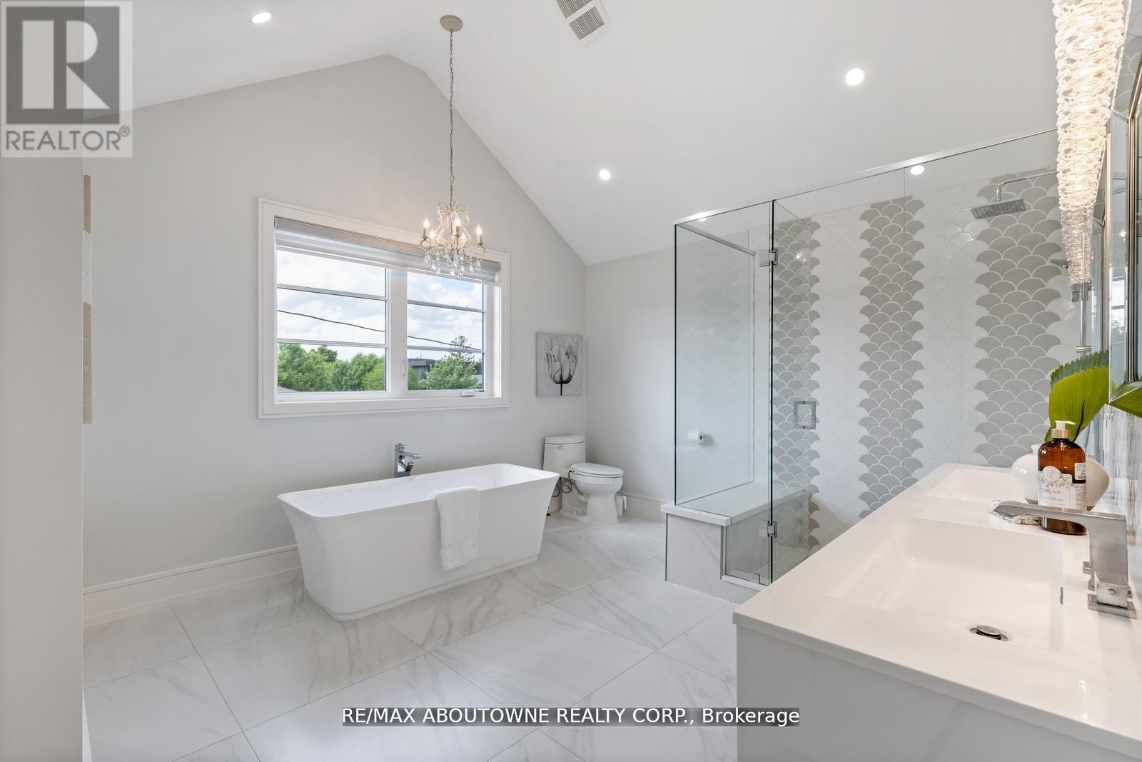












265 WOODALE AVENUE

,
Oakville (WO West),




Ontario
L6K2N3


