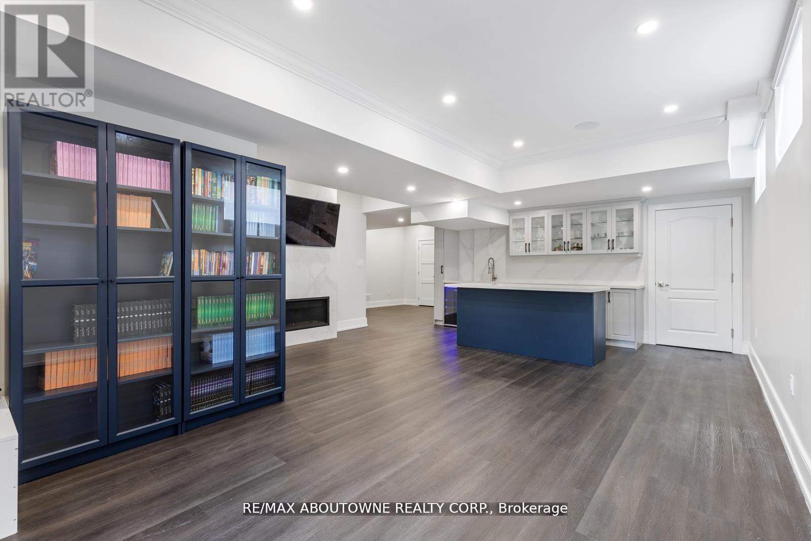 












265 WOODALE AVENUE

,
Oakville (WO West),




Ontario
L6K2N3

