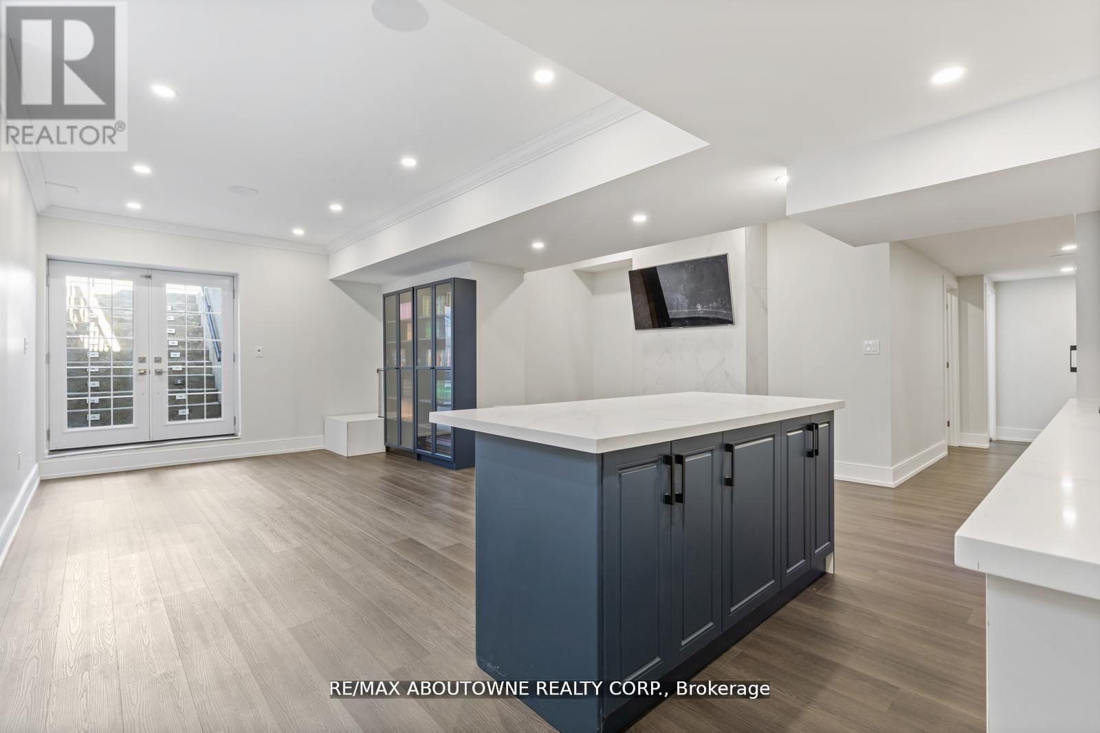 












265 WOODALE AVENUE

,
Oakville (WO West),




Ontario
L6K2N3

