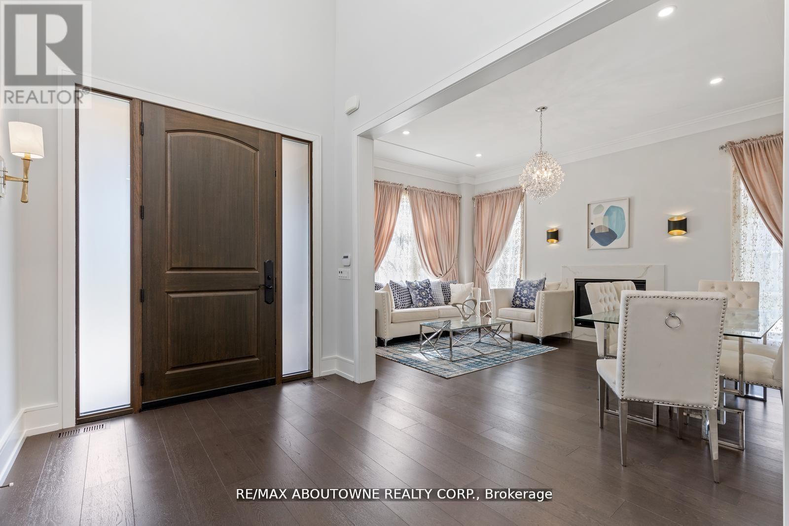 












265 WOODALE AVENUE

,
Oakville (WO West),




Ontario
L6K2N3

