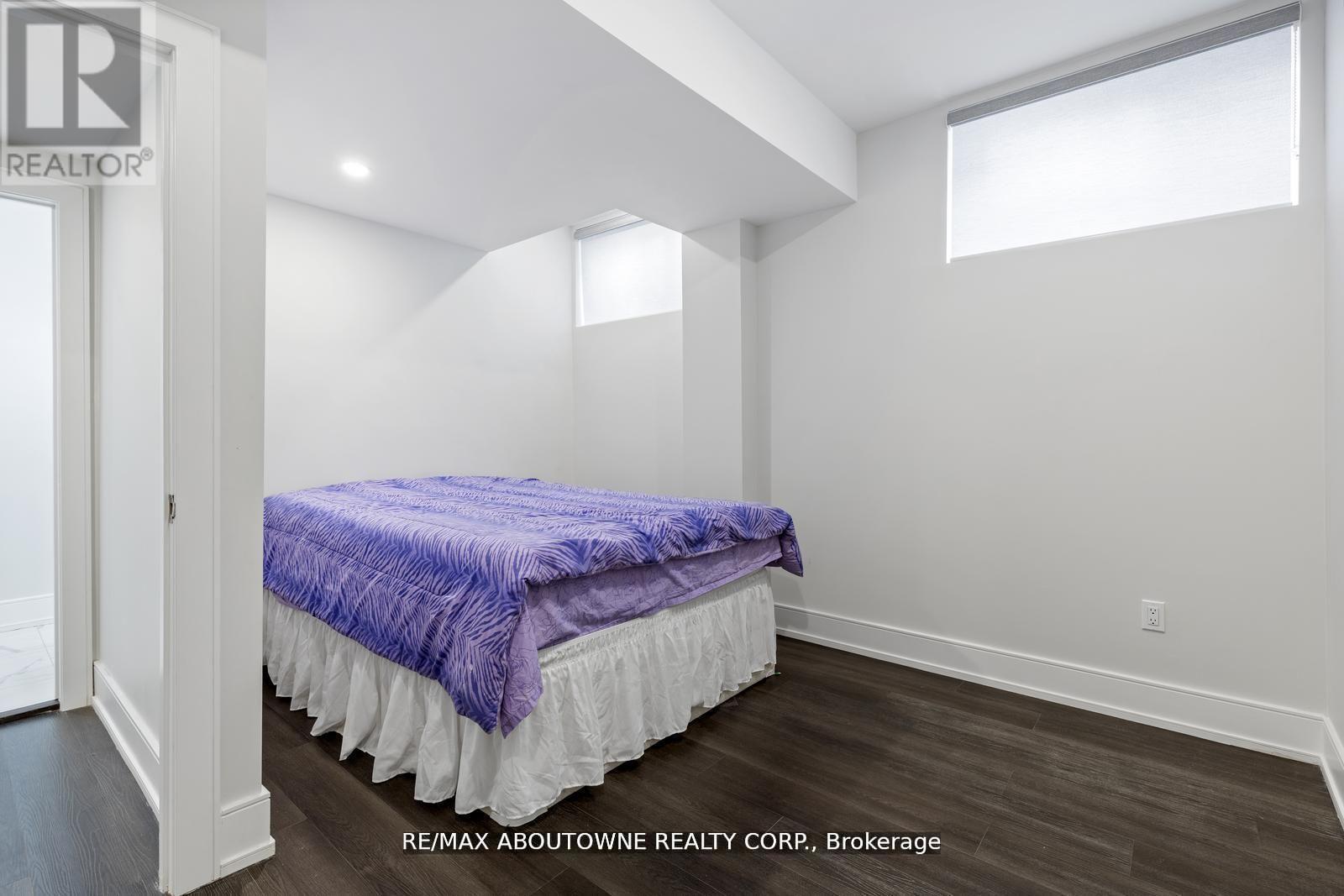 












265 WOODALE AVENUE

,
Oakville (WO West),




Ontario
L6K2N3


