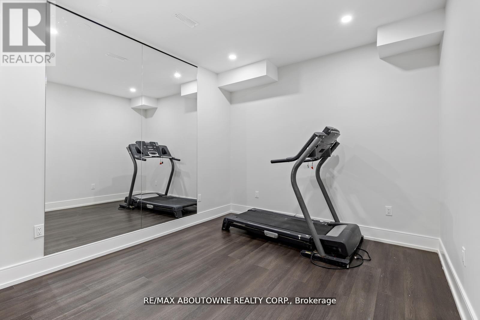 












265 WOODALE AVENUE

,
Oakville (WO West),




Ontario
L6K2N3

