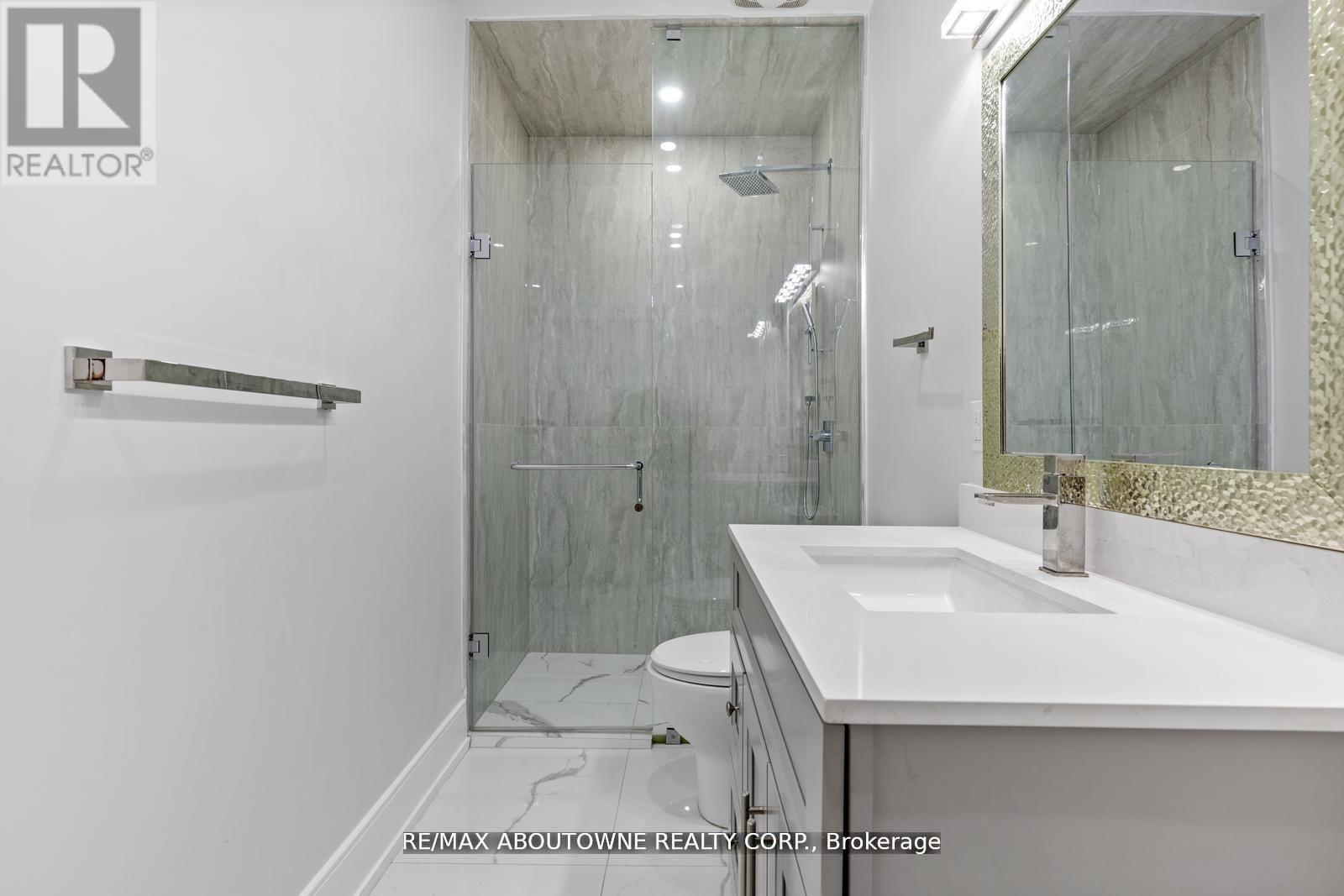 












265 WOODALE AVENUE

,
Oakville (WO West),




Ontario
L6K2N3

