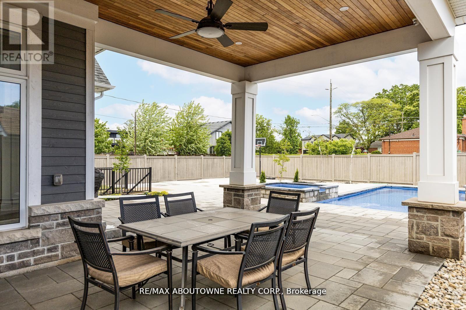 












265 WOODALE AVENUE

,
Oakville (WO West),




Ontario
L6K2N3

