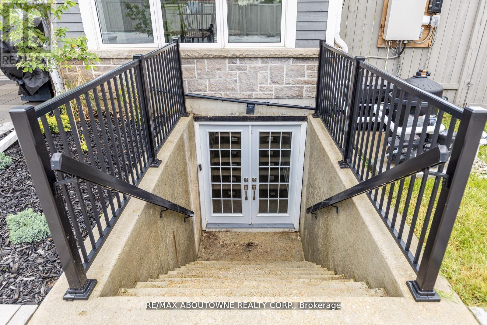 












265 WOODALE AVENUE

,
Oakville (WO West),




Ontario
L6K2N3

