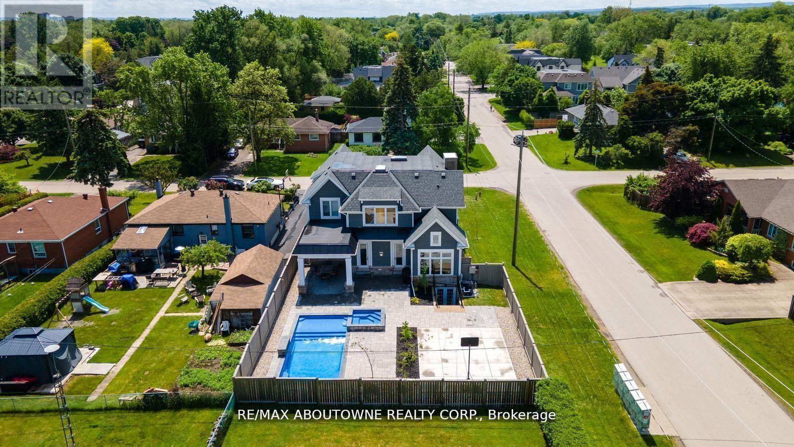 












265 WOODALE AVENUE

,
Oakville (WO West),




Ontario
L6K2N3

