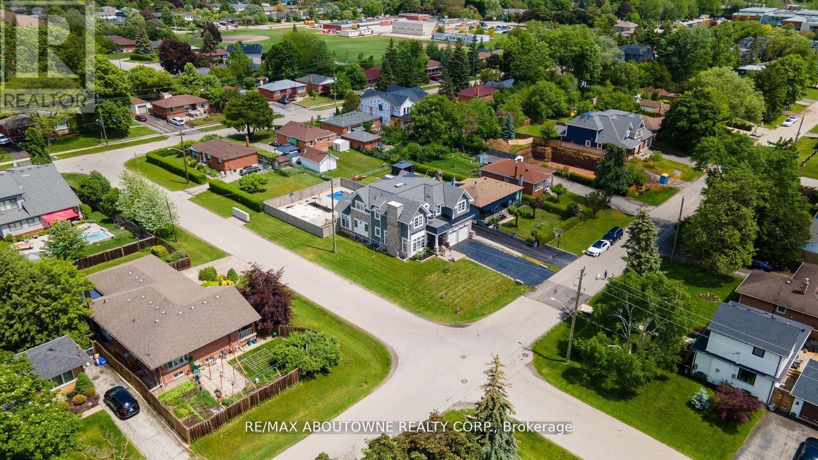 












265 WOODALE AVENUE

,
Oakville (WO West),




Ontario
L6K2N3

