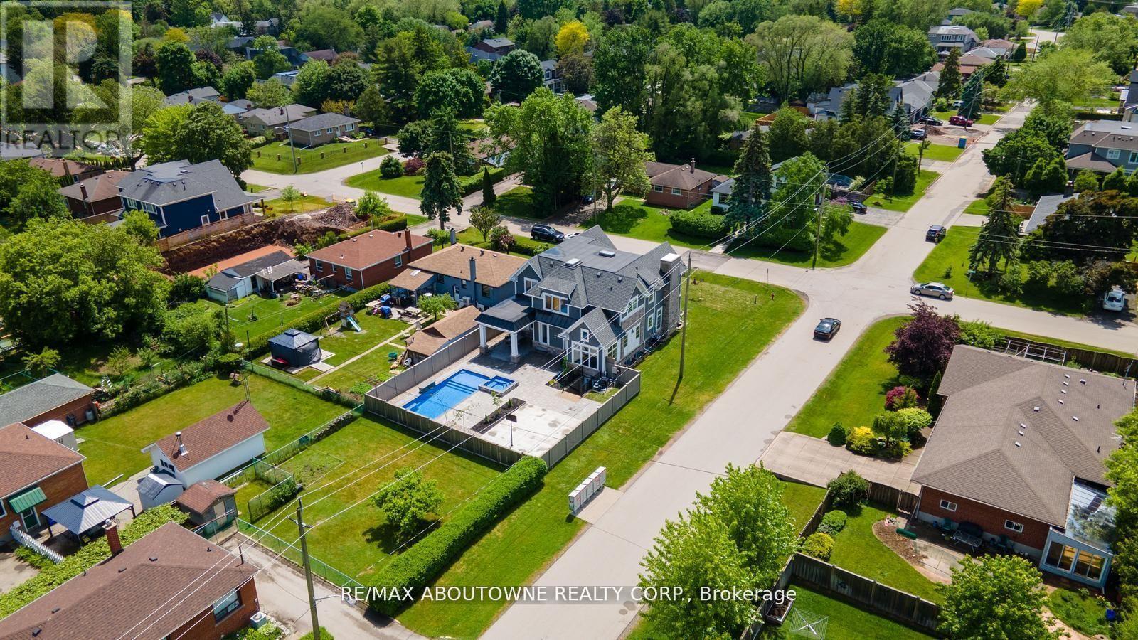 












265 WOODALE AVENUE

,
Oakville (WO West),




Ontario
L6K2N3

