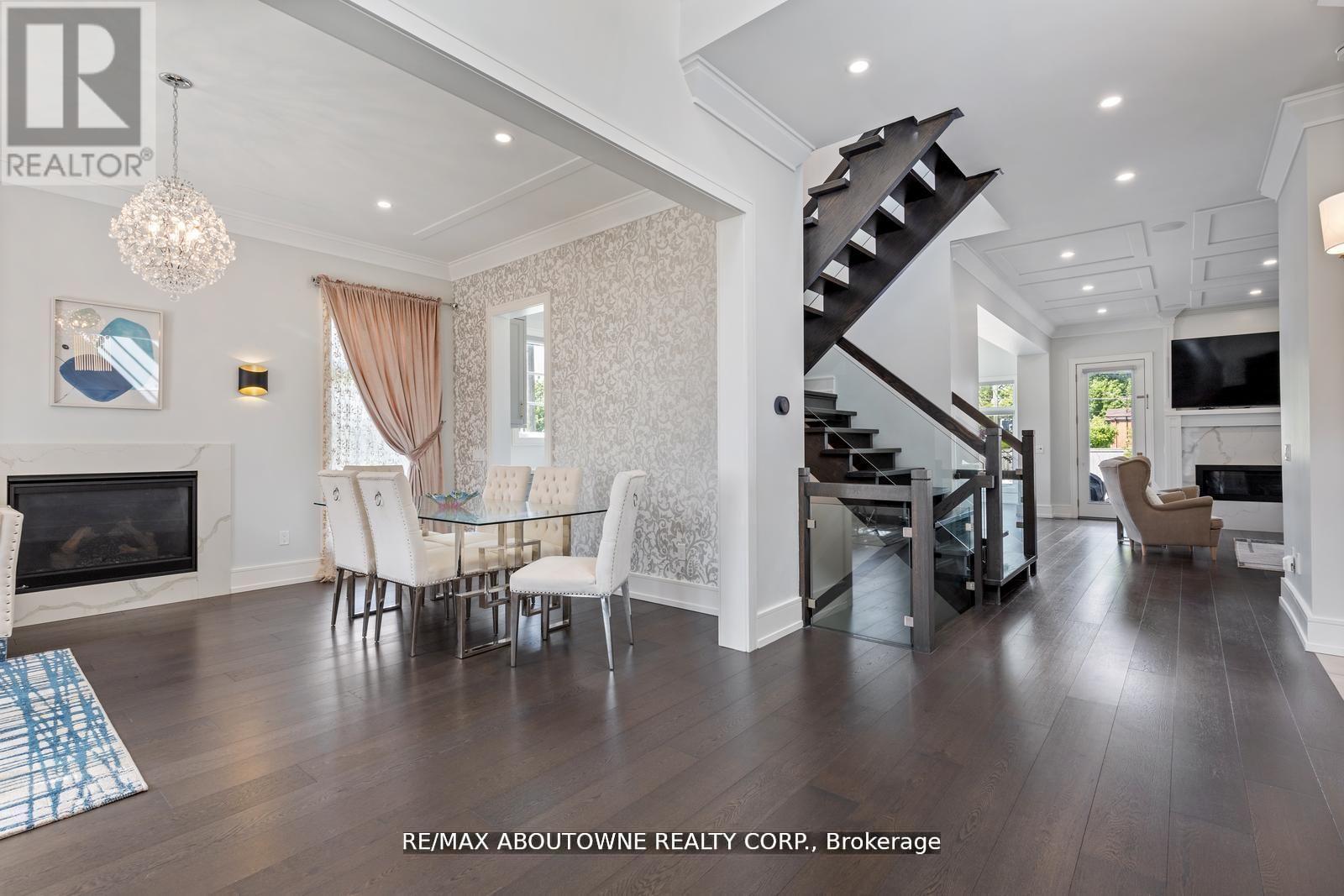 












265 WOODALE AVENUE

,
Oakville (WO West),




Ontario
L6K2N3

