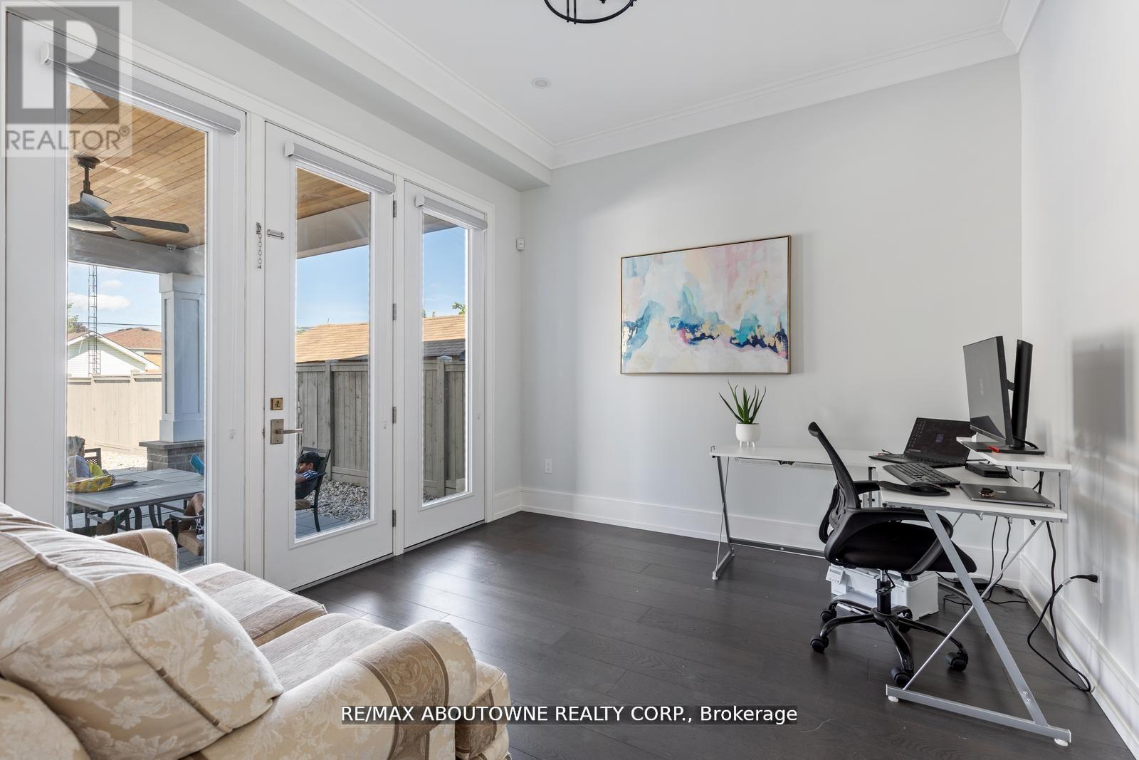 












265 WOODALE AVENUE

,
Oakville (WO West),




Ontario
L6K2N3

