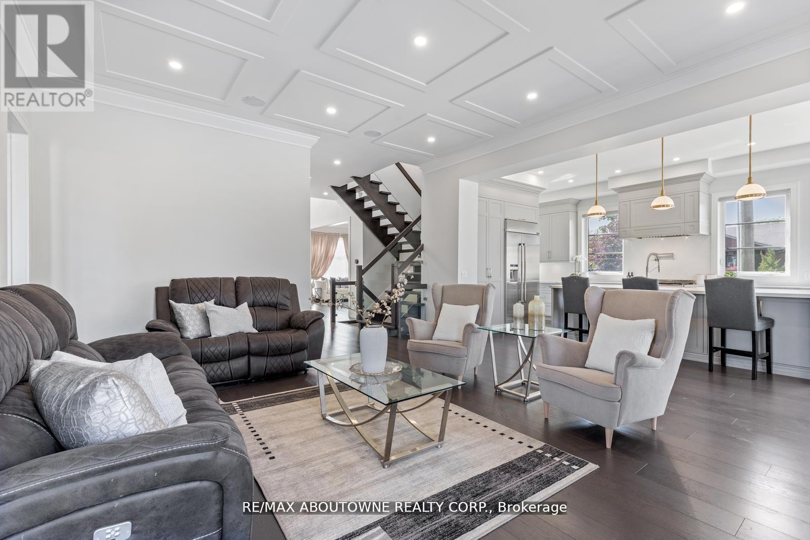 












265 WOODALE AVENUE

,
Oakville (WO West),




Ontario
L6K2N3

