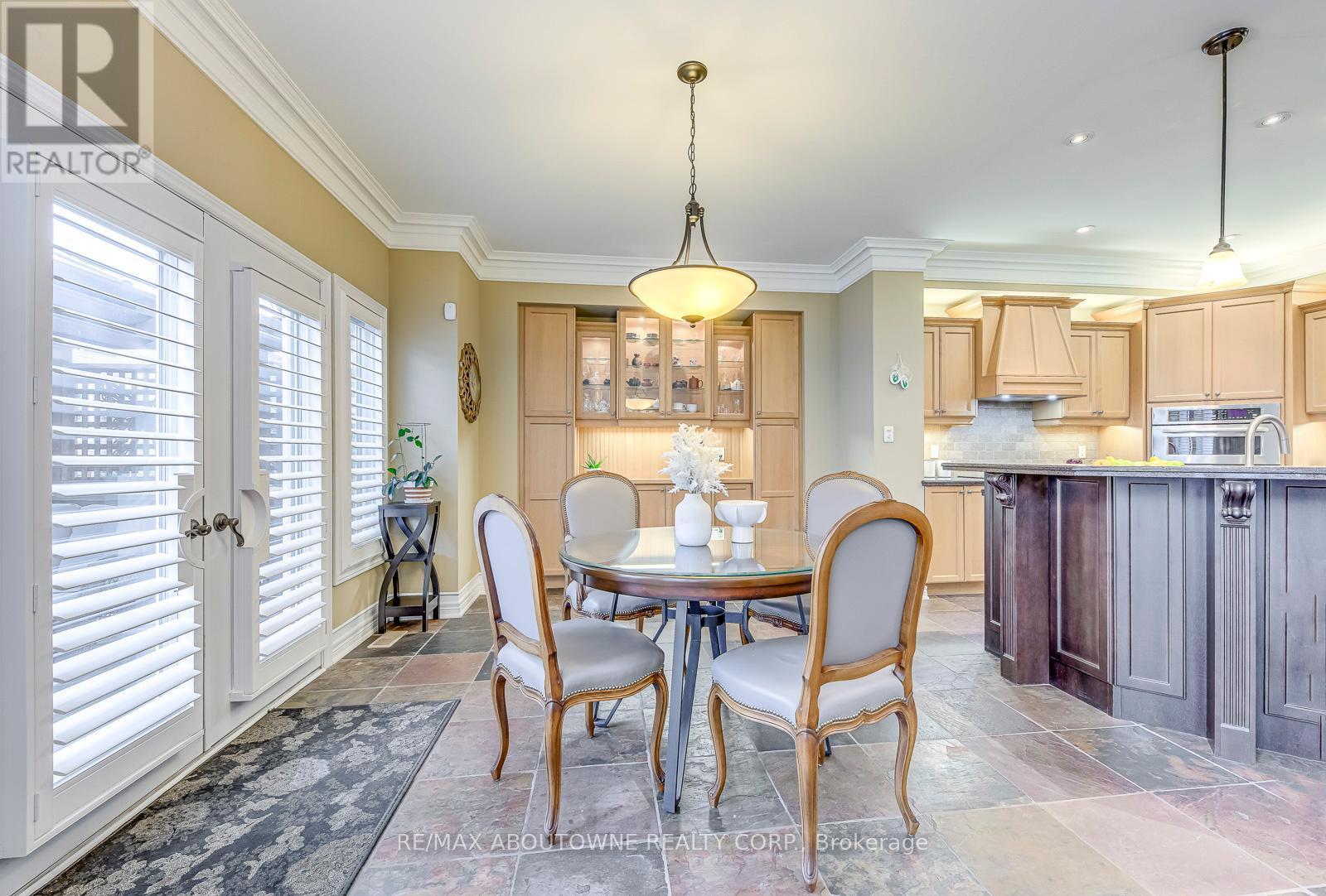 












2353 KWINTER ROAD

,
Oakville (WM Westmount),




Ontario
L6M0H3

