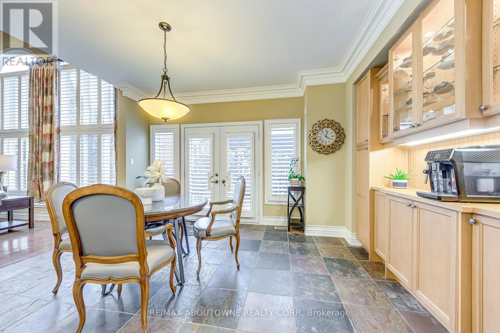 












2353 KWINTER ROAD

,
Oakville (WM Westmount),




Ontario
L6M0H3

