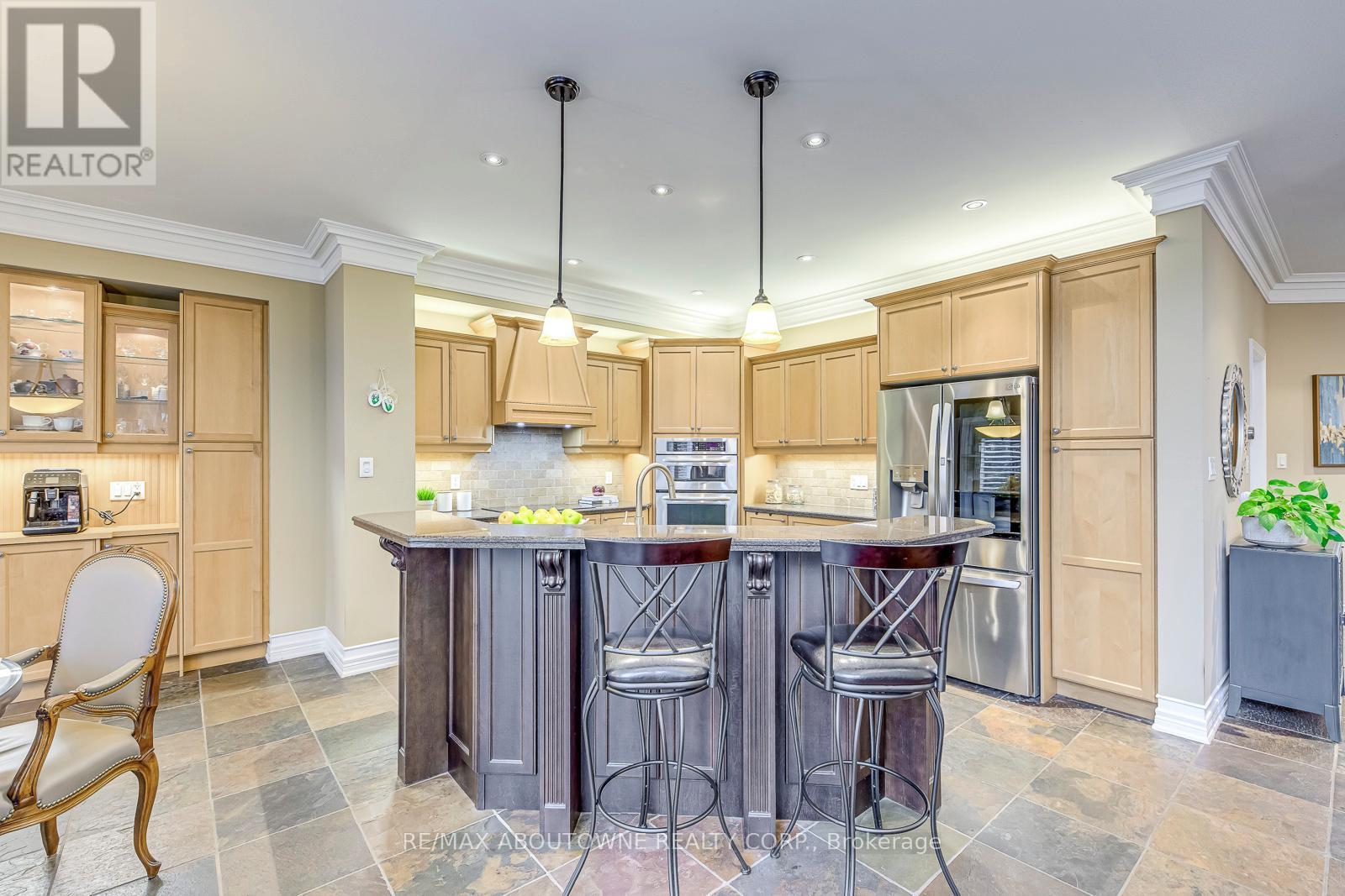 












2353 KWINTER ROAD

,
Oakville (WM Westmount),




Ontario
L6M0H3

