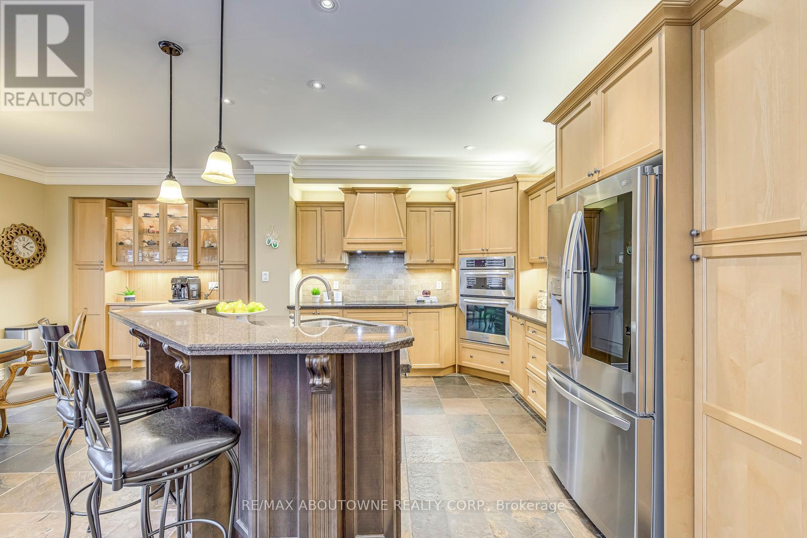 












2353 KWINTER ROAD

,
Oakville (WM Westmount),




Ontario
L6M0H3

