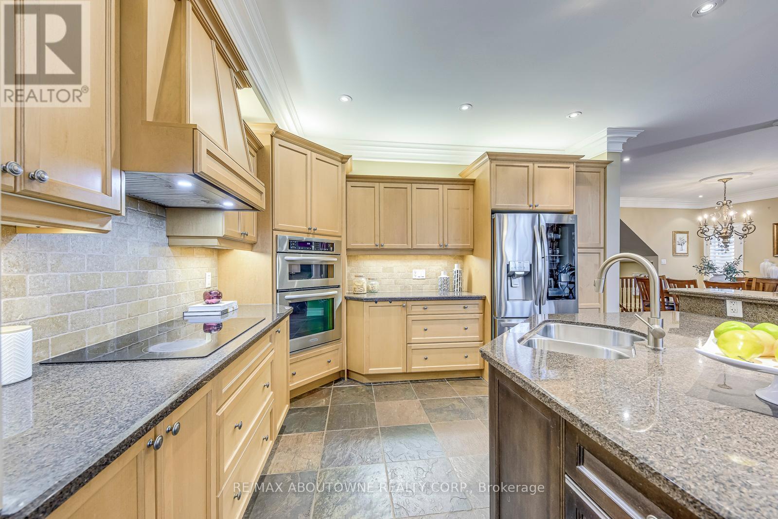 












2353 KWINTER ROAD

,
Oakville (WM Westmount),




Ontario
L6M0H3

