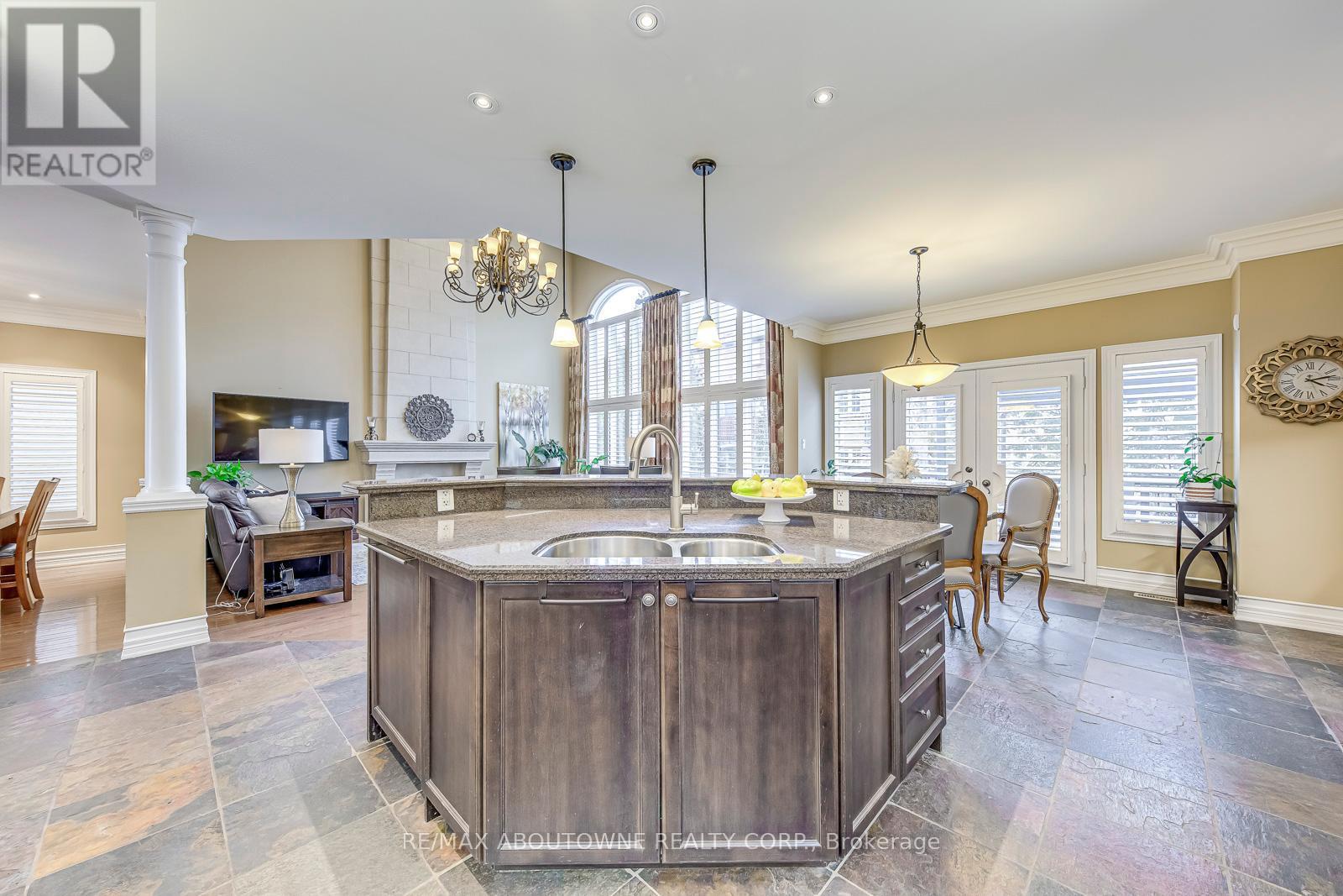 












2353 KWINTER ROAD

,
Oakville (WM Westmount),




Ontario
L6M0H3

