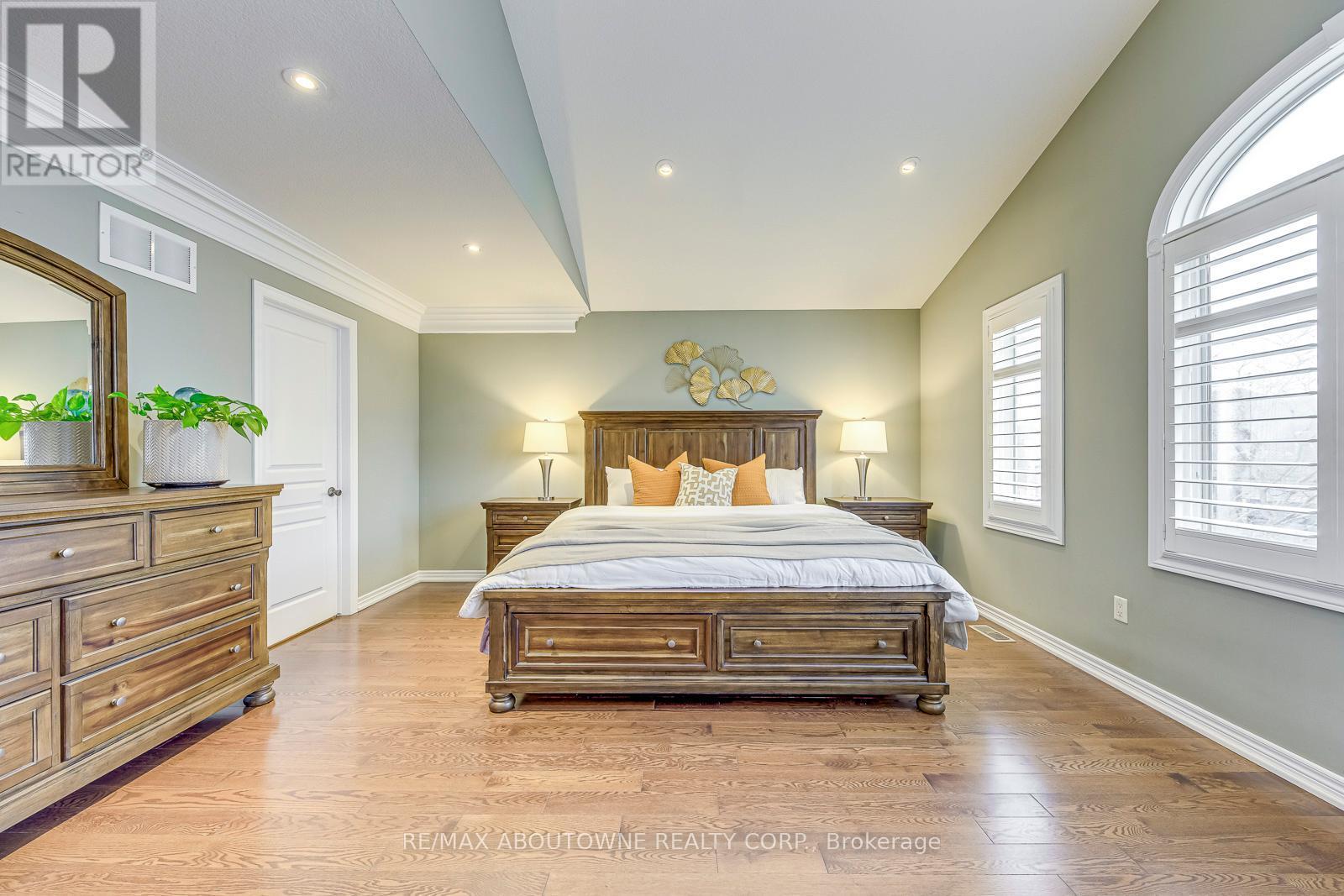 












2353 KWINTER ROAD

,
Oakville (WM Westmount),




Ontario
L6M0H3


