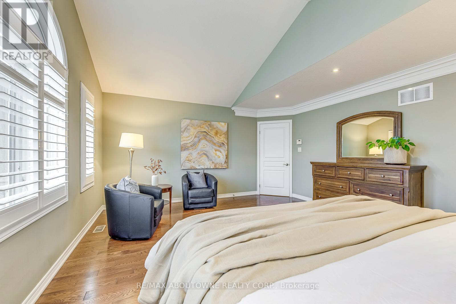 












2353 KWINTER ROAD

,
Oakville (WM Westmount),




Ontario
L6M0H3

