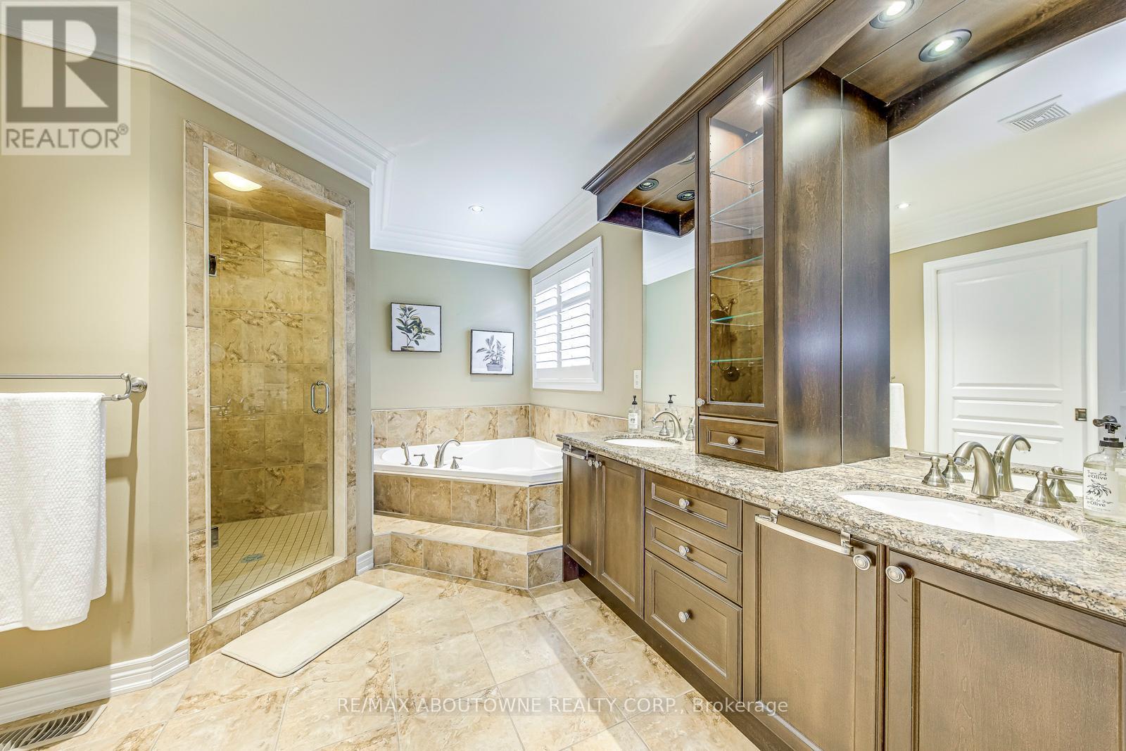 












2353 KWINTER ROAD

,
Oakville (WM Westmount),




Ontario
L6M0H3


