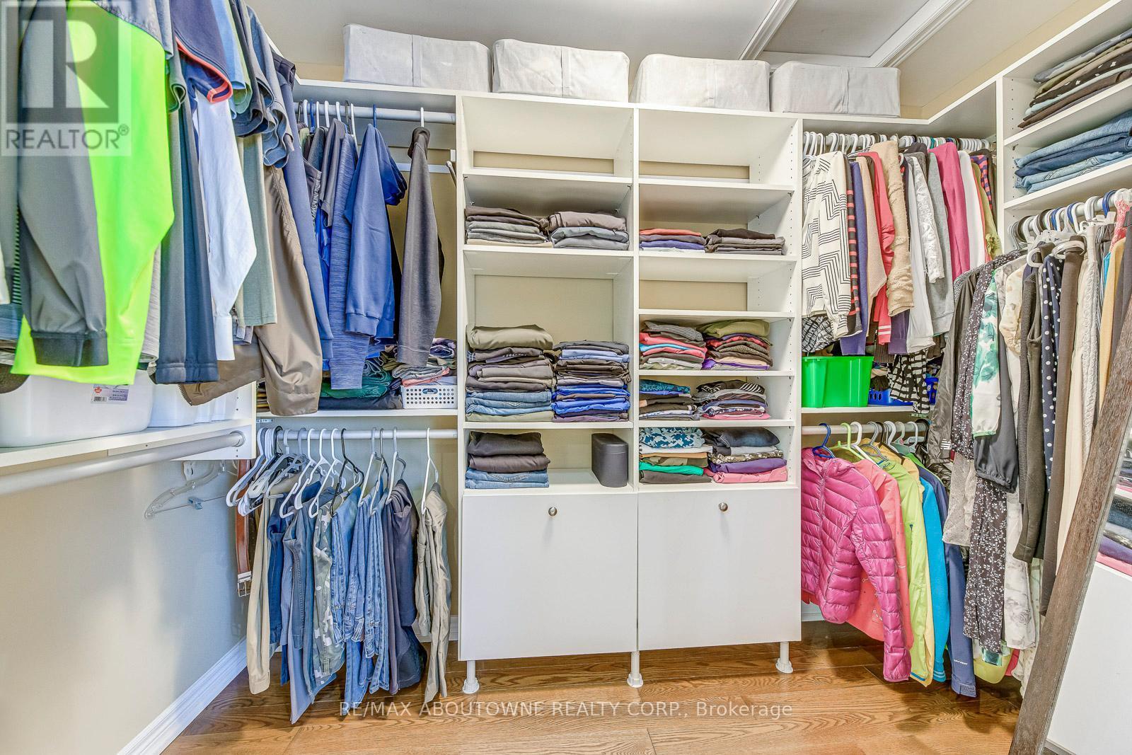 












2353 KWINTER ROAD

,
Oakville (WM Westmount),




Ontario
L6M0H3

