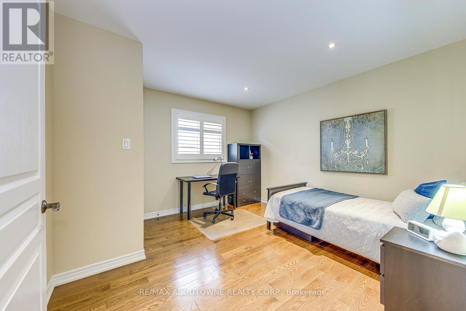 












2353 KWINTER ROAD

,
Oakville (WM Westmount),




Ontario
L6M0H3

