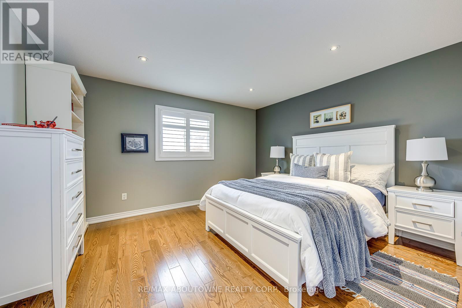 












2353 KWINTER ROAD

,
Oakville (WM Westmount),




Ontario
L6M0H3


