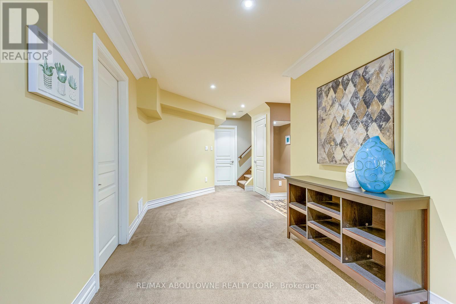 












2353 KWINTER ROAD

,
Oakville (WM Westmount),




Ontario
L6M0H3

