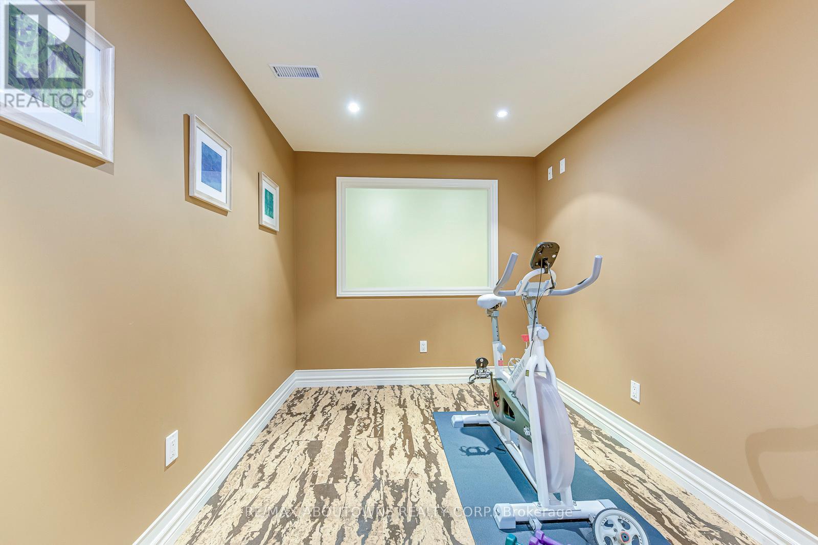












2353 KWINTER ROAD

,
Oakville (WM Westmount),




Ontario
L6M0H3

