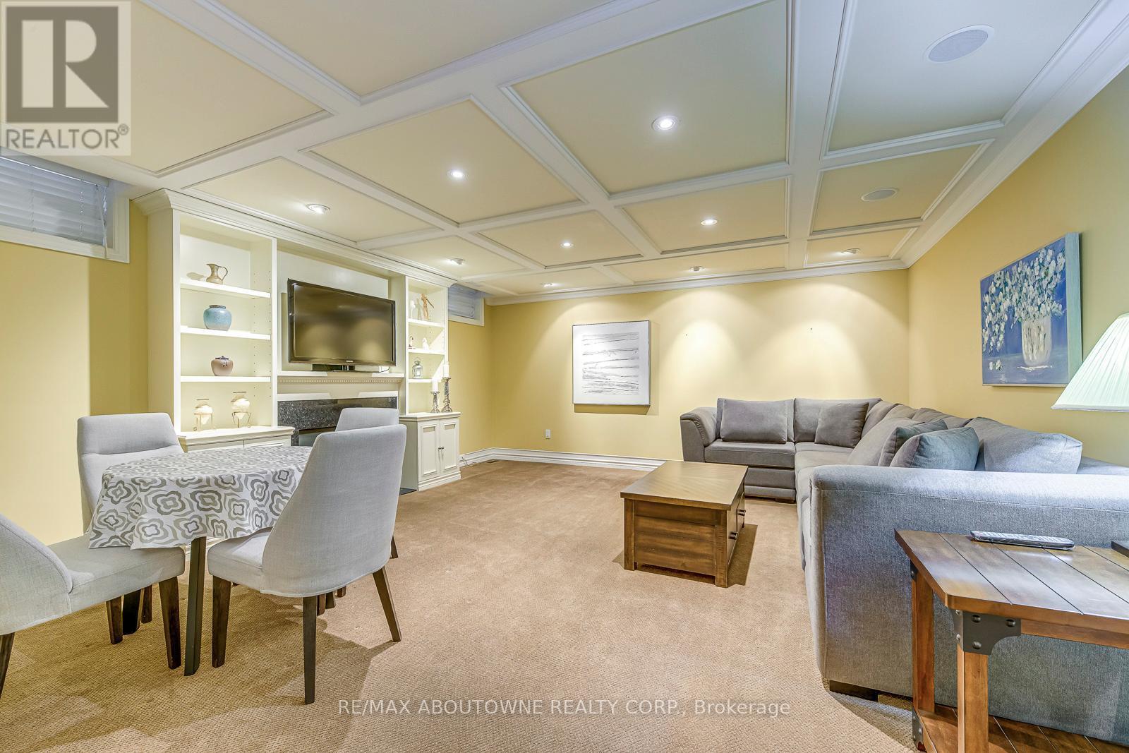 












2353 KWINTER ROAD

,
Oakville (WM Westmount),




Ontario
L6M0H3

